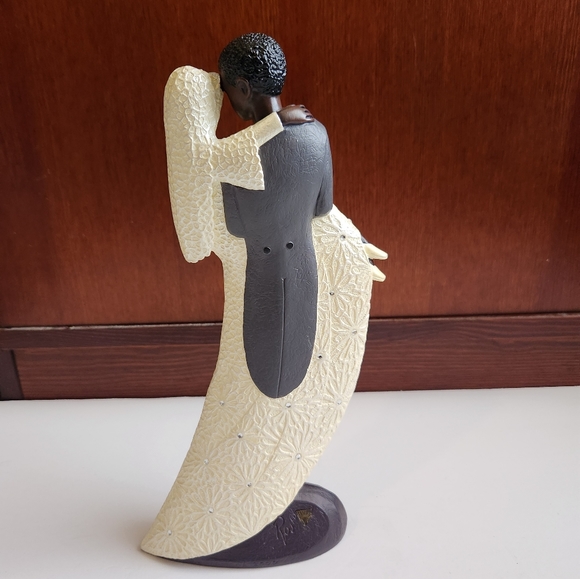 "Forever I Do" Bride and Groom Wedding Figurine - Picture 4 of 5